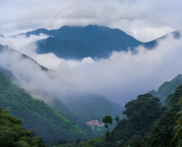 山 村
