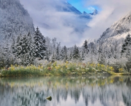 雪山湖泊
