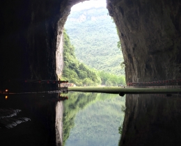 洞