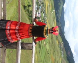 她