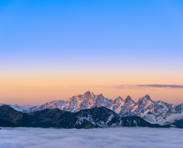 日照金山